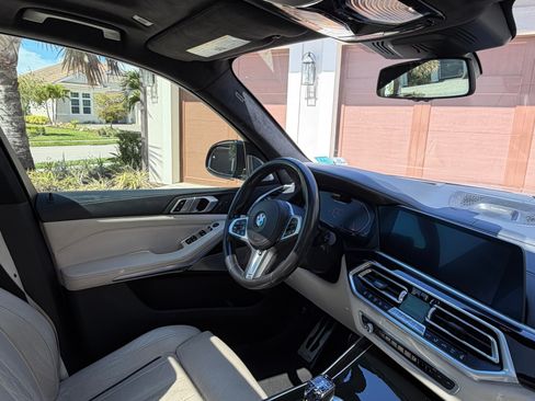 Used 2020 BMW X5 M50i w/ Executive Package image 11