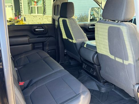 Used 2021 Chevrolet Silverado 2500 Custom w/ Custom Value Package image 10