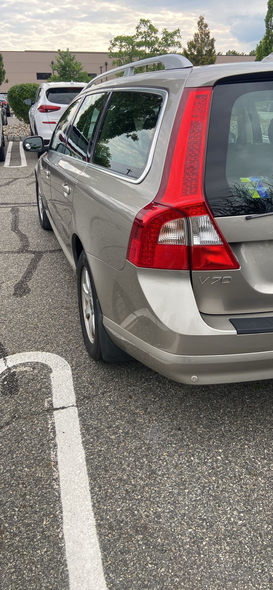 Used 2009 Volvo V70 FWD image 8