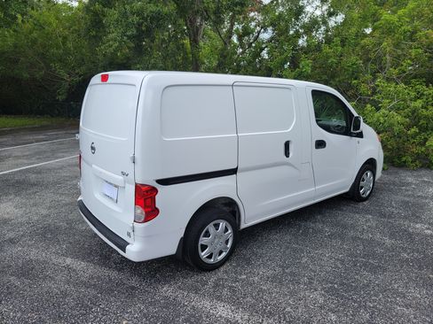 Used 2017 Nissan NV200 SV image 10