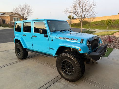 Used 2017 Jeep Wrangler Unlimited Rubicon w/ Connectivity Group image 4