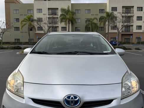 Used 2010 Toyota Prius Three image 2