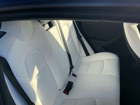 Used 2022 Tesla Model 3 Performance image 4