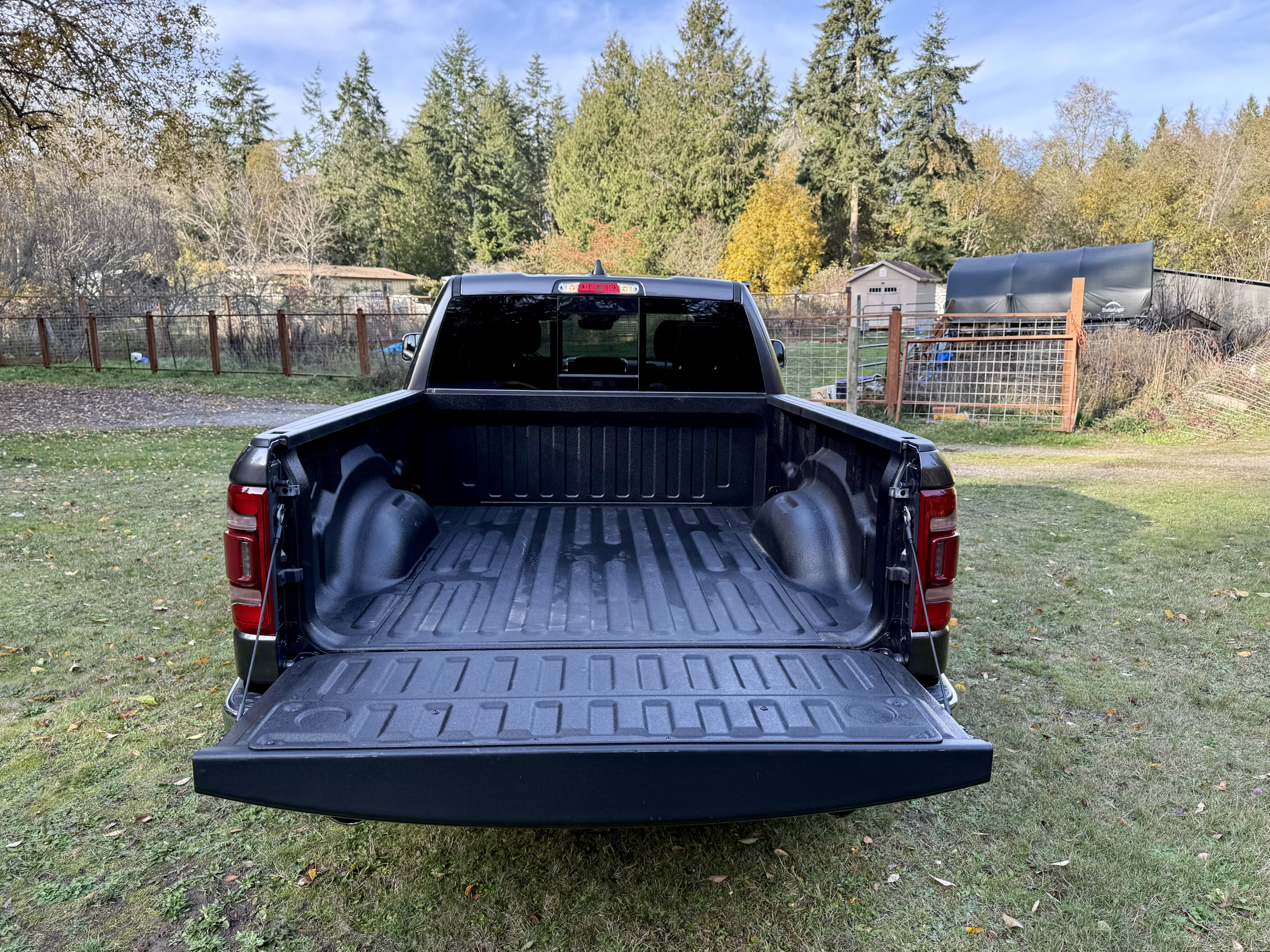 Used 2024 RAM 1500 Laramie AWD/4WD image 5