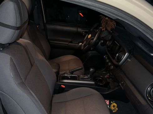 Used 2017 Toyota Tacoma TRD Off-Road w/ Tow Package (A/T) image 15