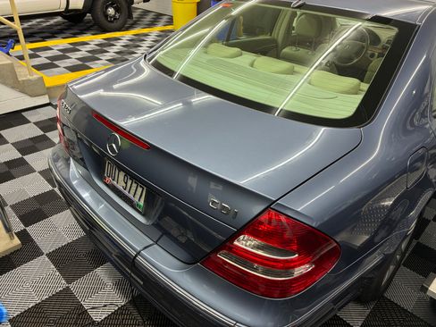 Used 2006 Mercedes-Benz E 320 E 320 CDI Sedan 4D image 5