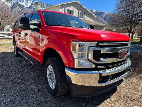 Used 2020 Ford F250 XLT image 2