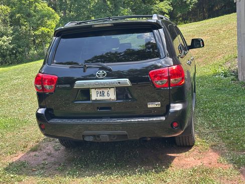 Used 2016 Toyota Sequoia Limited w/ Safety & Convenience Package AWD/4WD image 4