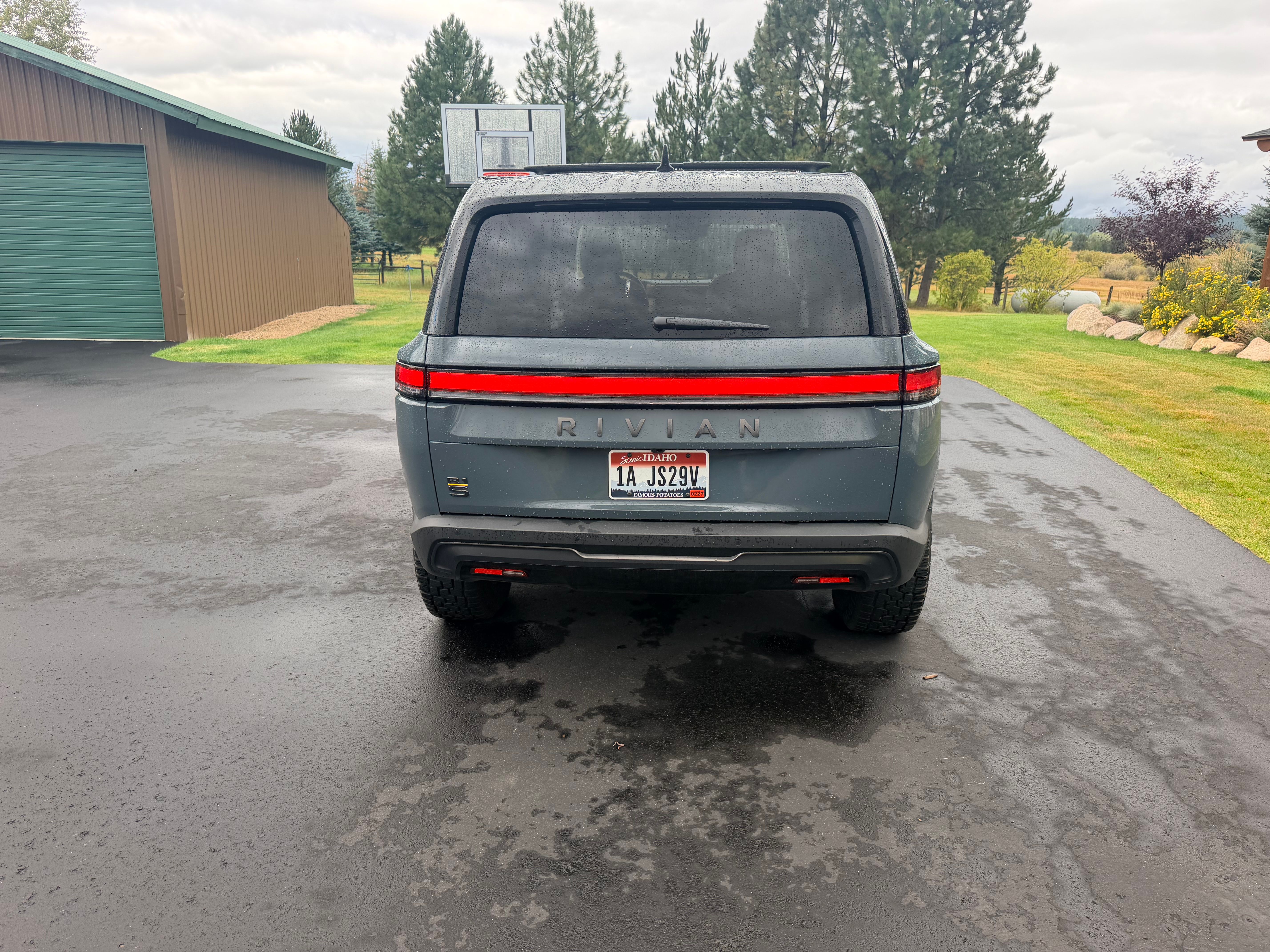 Used 2026 Rivian R1S Premium Tri AWD/4WD image 5