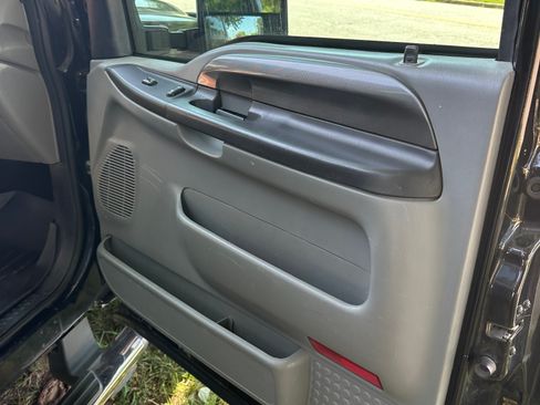 Used 2005 Ford F350 XLT AWD/4WD image 11
