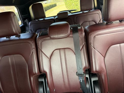 Used 2022 Ford Expedition Limited image 13