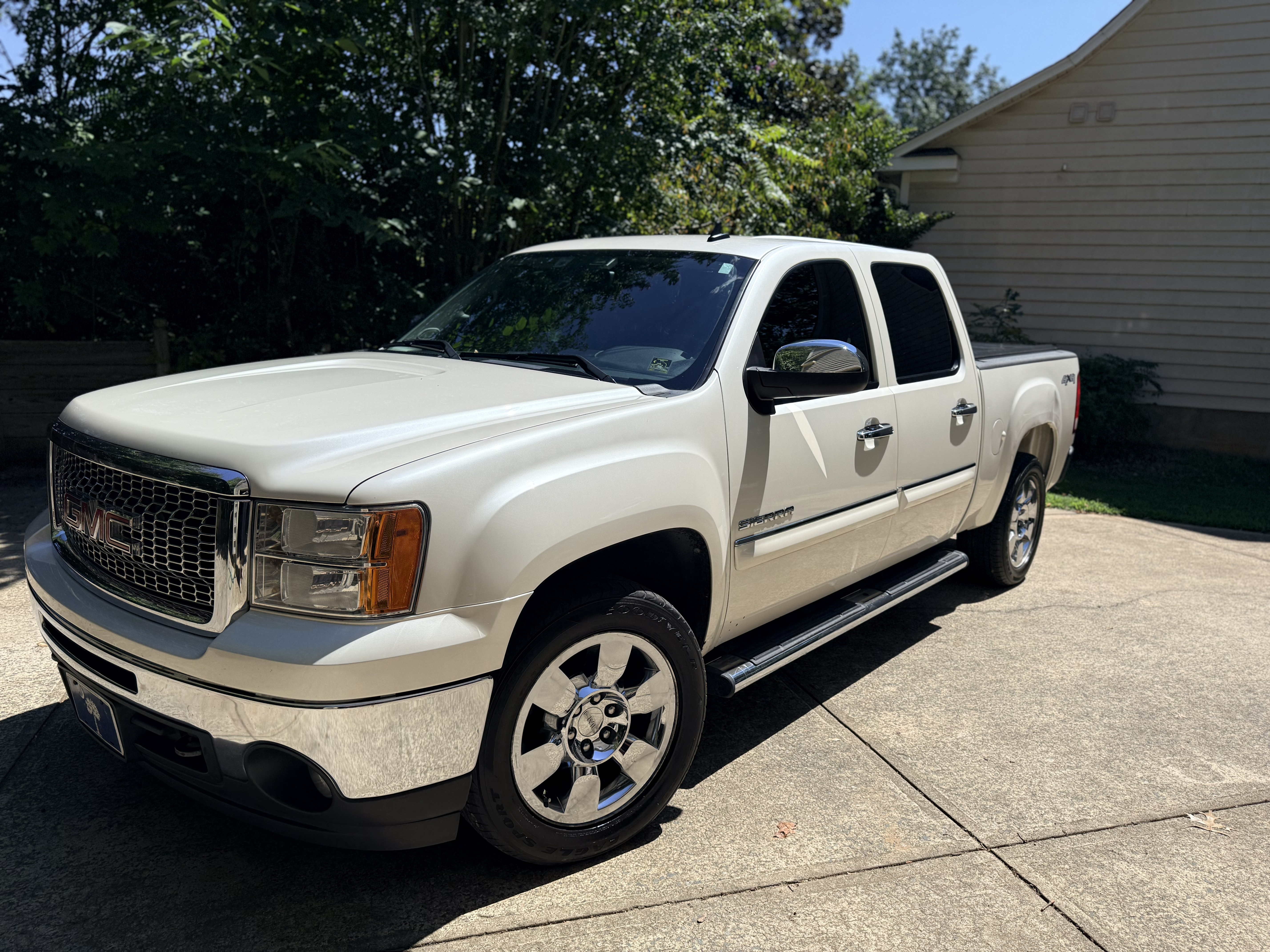 Used 2011 GMC Sierra 1500 SLE w/ Power Tech Package AWD/4WD image 5
