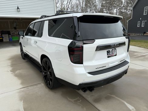 Used 2023 GMC Yukon XL Denali w/ Denali Reserve Package image 26