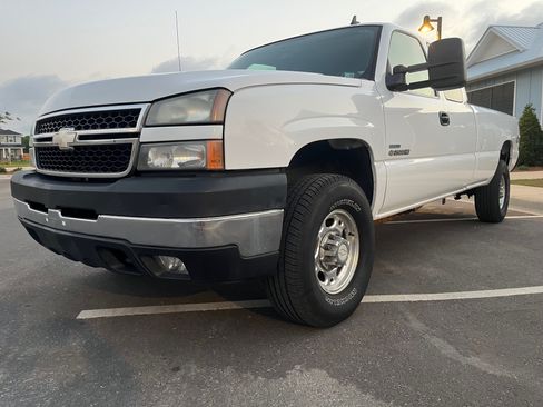 Used 2006 Chevrolet Silverado 2500 LT w/ Heavy-Duty Power Package AWD/4WD image 17