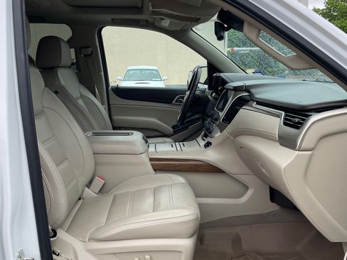 Used 2020 GMC Yukon XL Denali w/ Denali Premium Package image 11