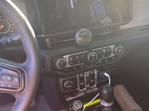 Used 2024 Jeep Wrangler Unlimited Sport AWD/4WD image 5