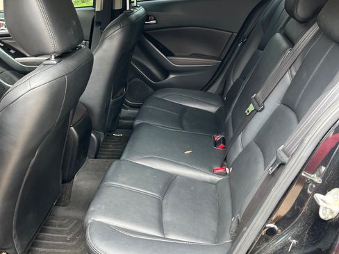 Used 2018 MAZDA MAZDA3 Touring w/ Appearance Package FWD image 15