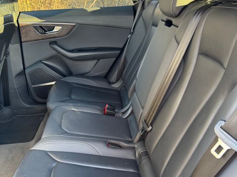 Used 2019 Audi Q8 Premium Plus w/ Premium Plus image 16