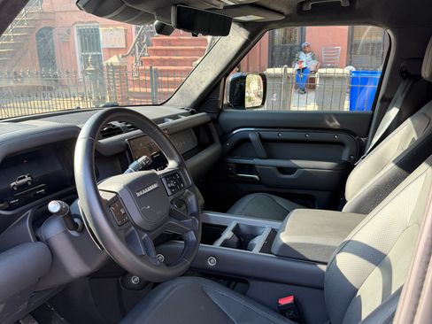 Used 2025 Land Rover Defender 110 V8 image 6