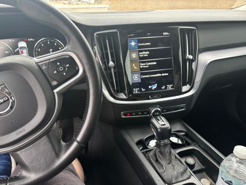 Used 2019 Volvo S60 T6 Momentum w/ Multimedia Package image 6