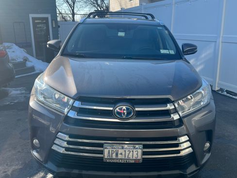 Used 2017 Toyota Highlander Limited image 4