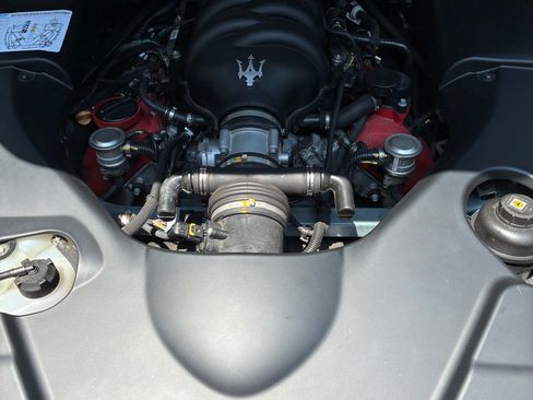 Used 2016 Maserati GranTurismo Convertible RWD image 19