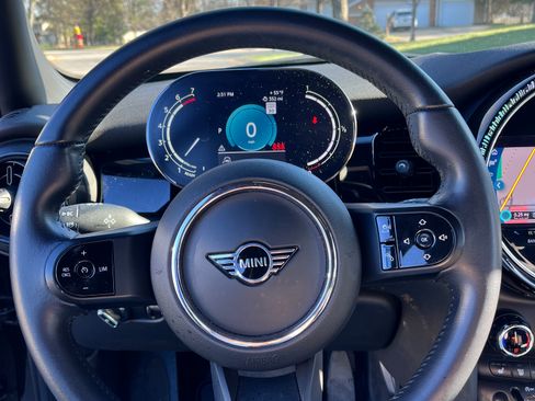 Used 2022 MINI Cooper 4-Door Hardtop image 16