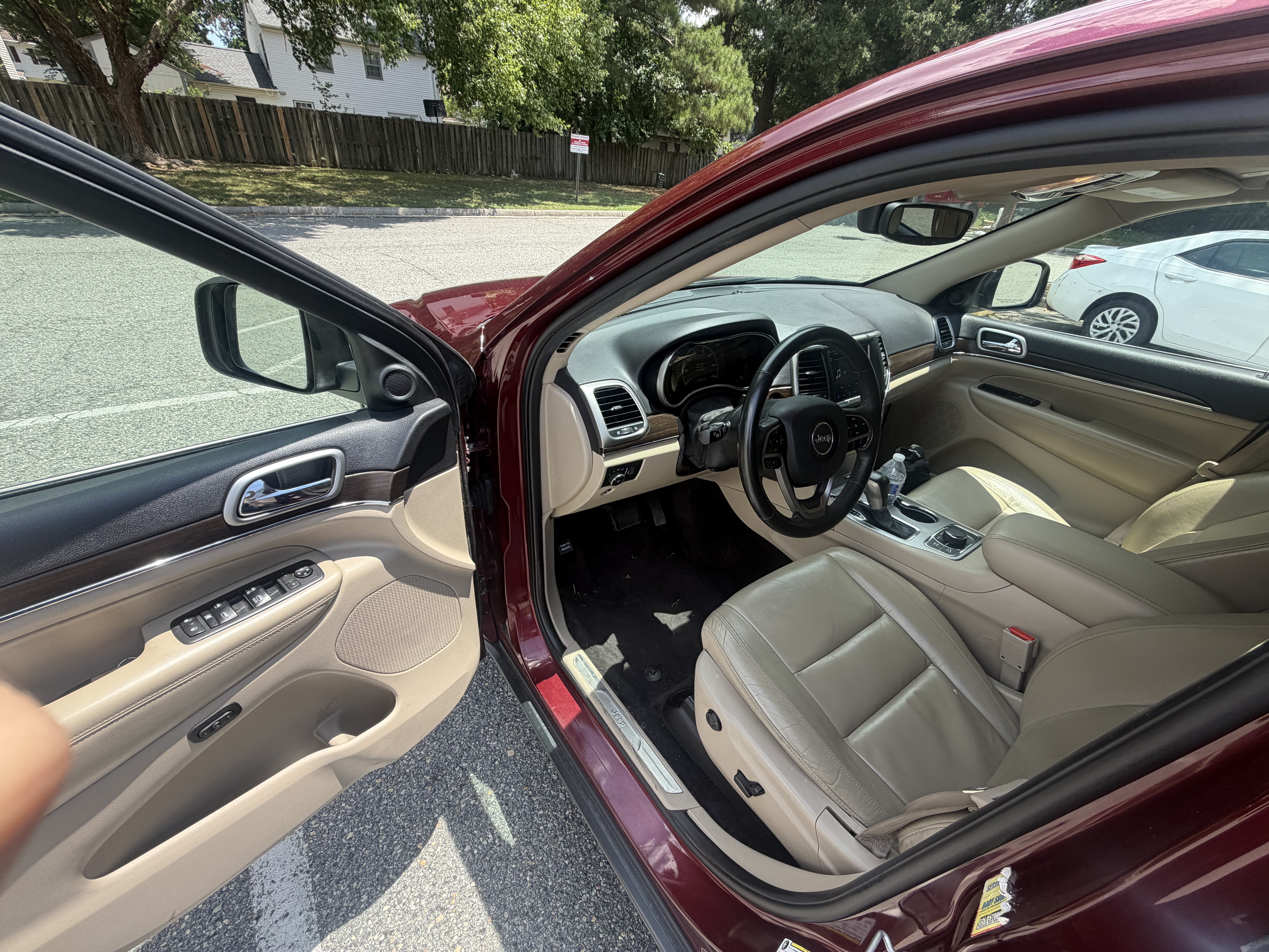 Used 2018 Jeep Grand Cherokee Limited AWD/4WD image 9