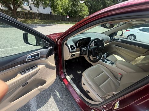 Used 2018 Jeep Grand Cherokee Limited AWD/4WD image 9