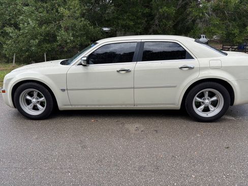 Used 2005 Chrysler 300 C w/ Protection Group II RWD image 10