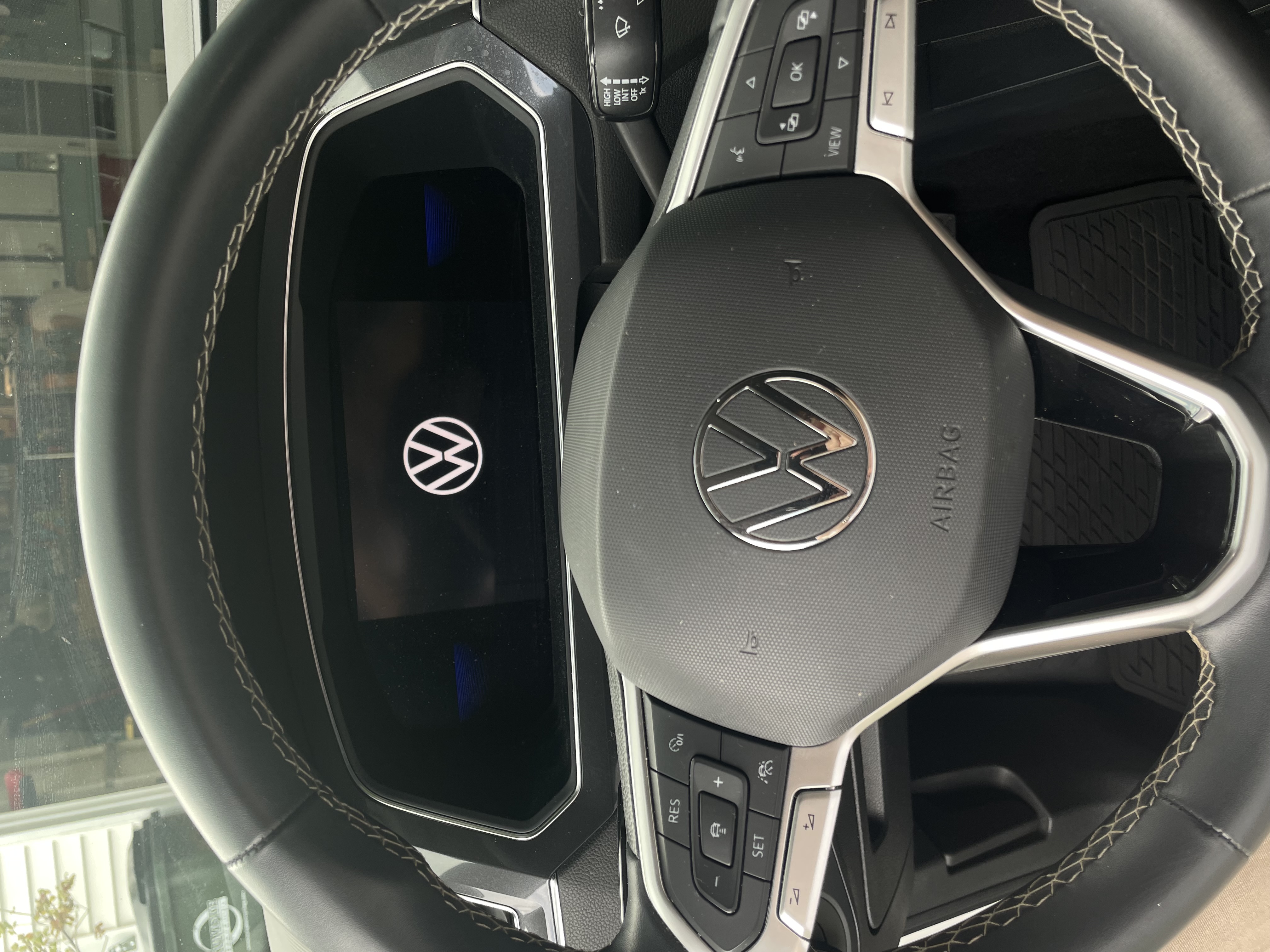 Used 2022 Volkswagen Tiguan SE AWD/4WD image 11