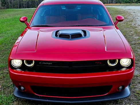 Used 2017 Dodge Challenger R/T Scat Pack image 1