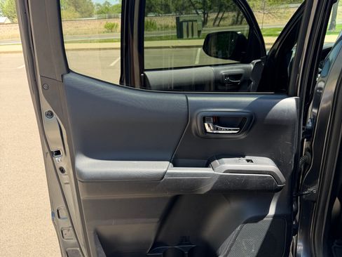 Used 2019 Toyota Tacoma TRD Off-Road AWD/4WD image 17