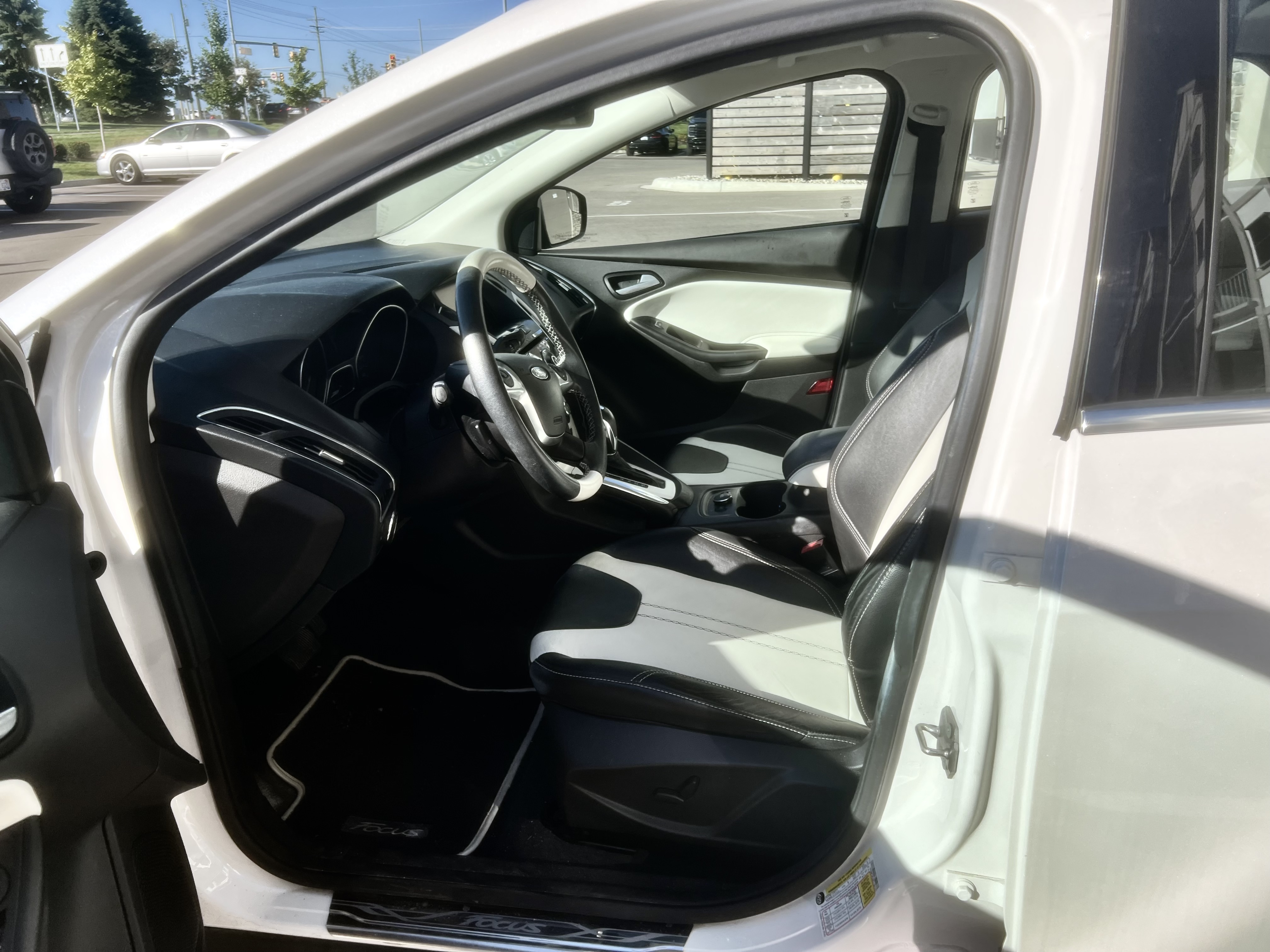 Used 2012 Ford Focus Titanium FWD image 6