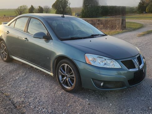 Used 2009 Pontiac G6 Sedan w/ Sport Package 2 image 5