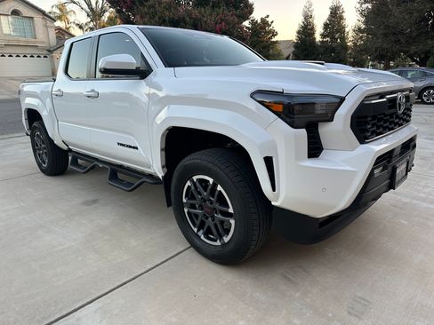 Used 2024 Toyota Tacoma TRD Sport w/ TRD Sport Upgrade Package RWD image 26