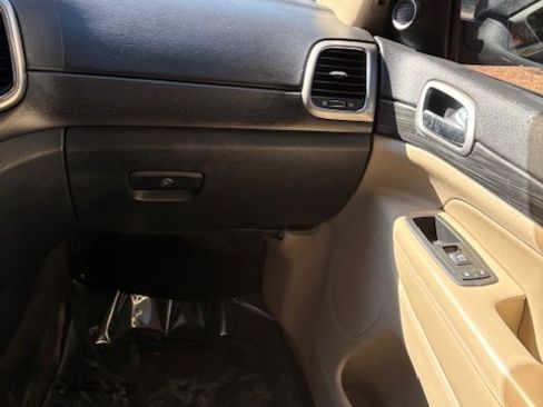 Used 2019 Jeep Grand Cherokee Laredo image 22