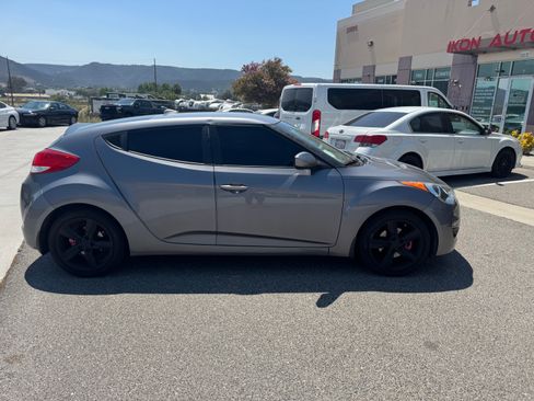 Used 2013 Hyundai Veloster image 1