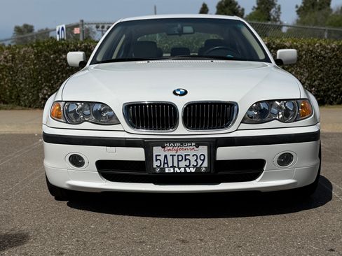 Used 2003 BMW 330i Sedan image 1
