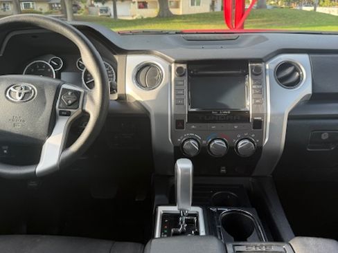Used 2017 Toyota Tundra SR5 w/ SR5 Upgrade Package image 9