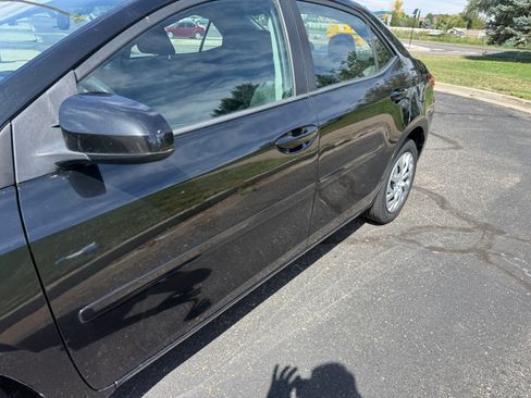 Used 2017 Toyota Corolla LE FWD image 9