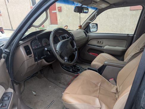 Used 2000 Toyota 4Runner SR5 image 9