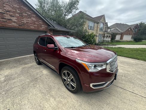 Used 2017 GMC Acadia Denali w/ Technology Package image 9
