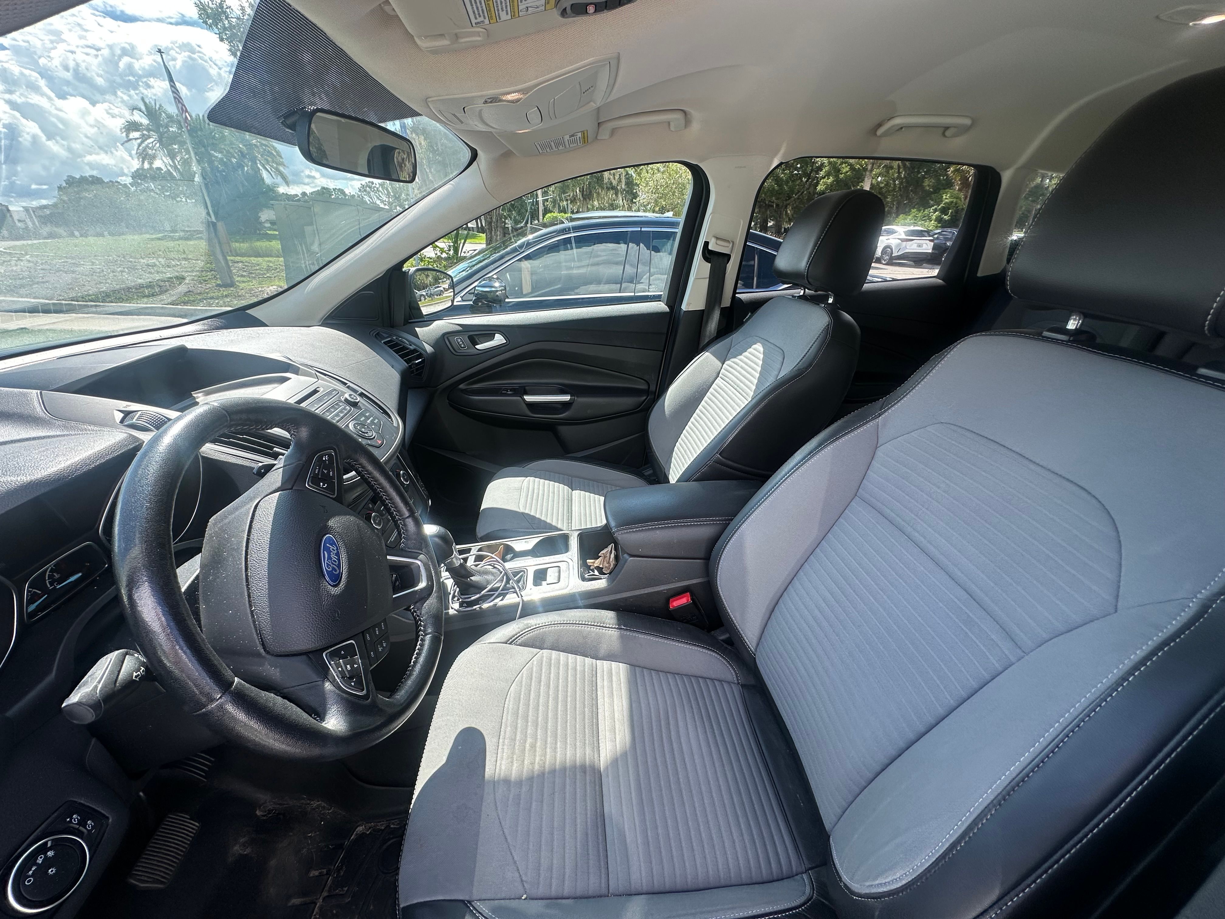 Used 2017 Ford Escape SE w/ SE Sport Appearance Package FWD image 13