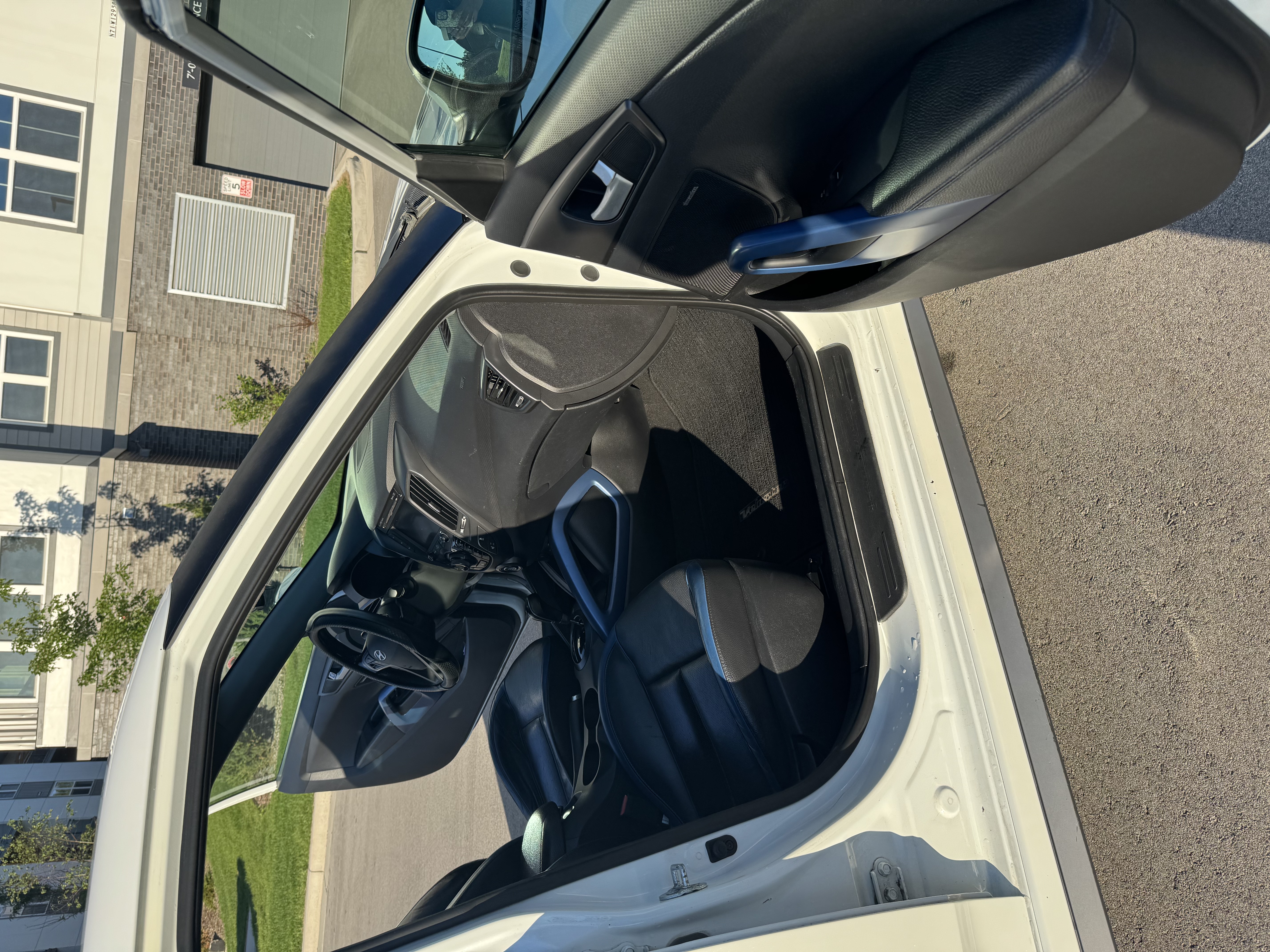 Used 2013 Hyundai Veloster Turbo FWD image 13