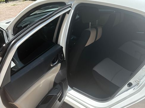 Used 2018 Honda Civic EX image 9