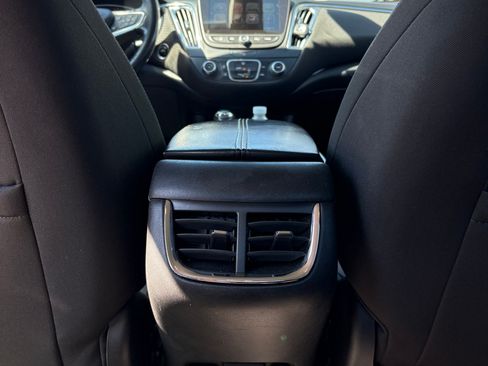 Used 2018 Chevrolet Malibu LT image 12