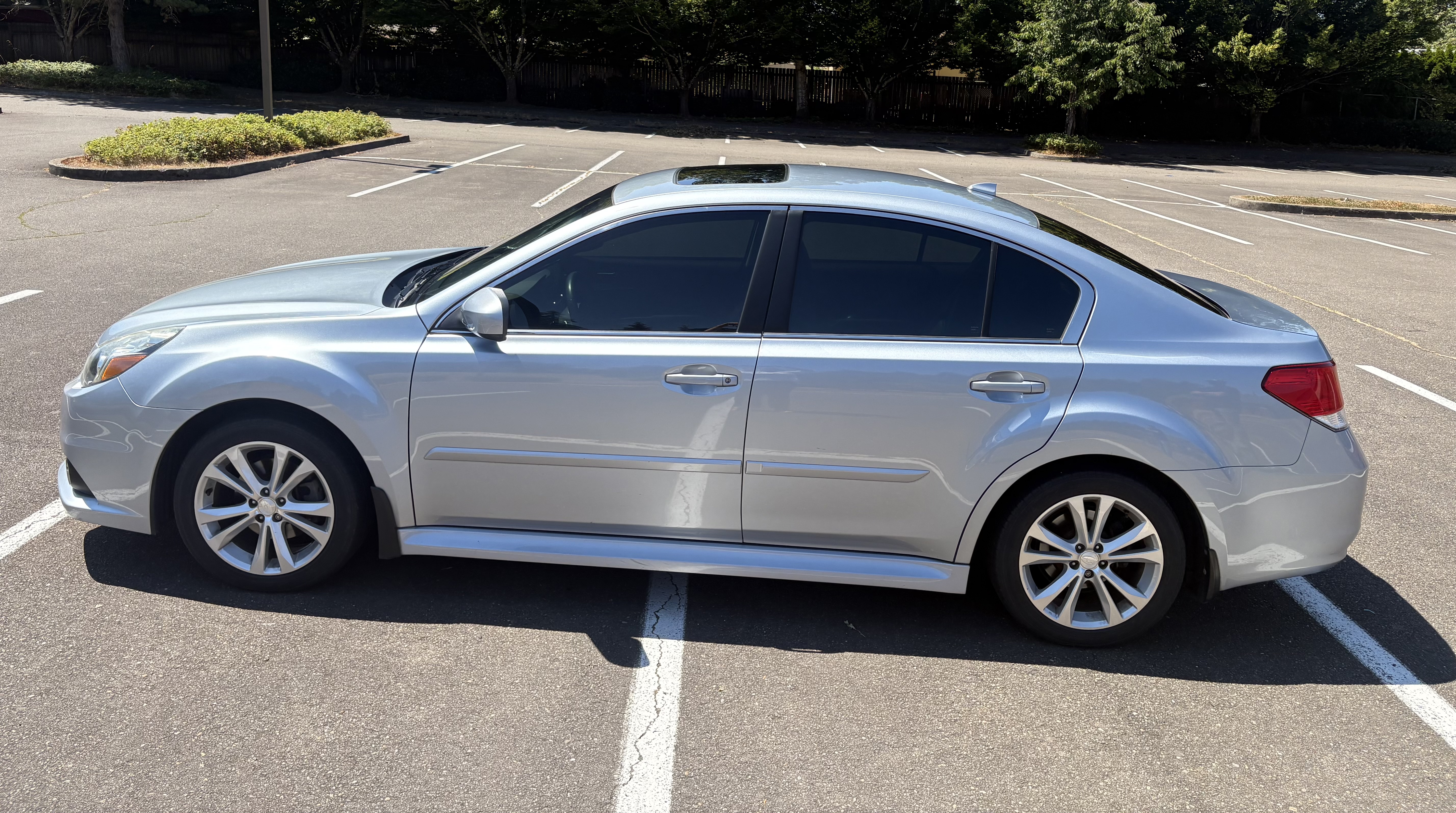 Used 2014 Subaru Legacy 2.5i Limited w/ Moonroof Package AWD/4WD image 4
