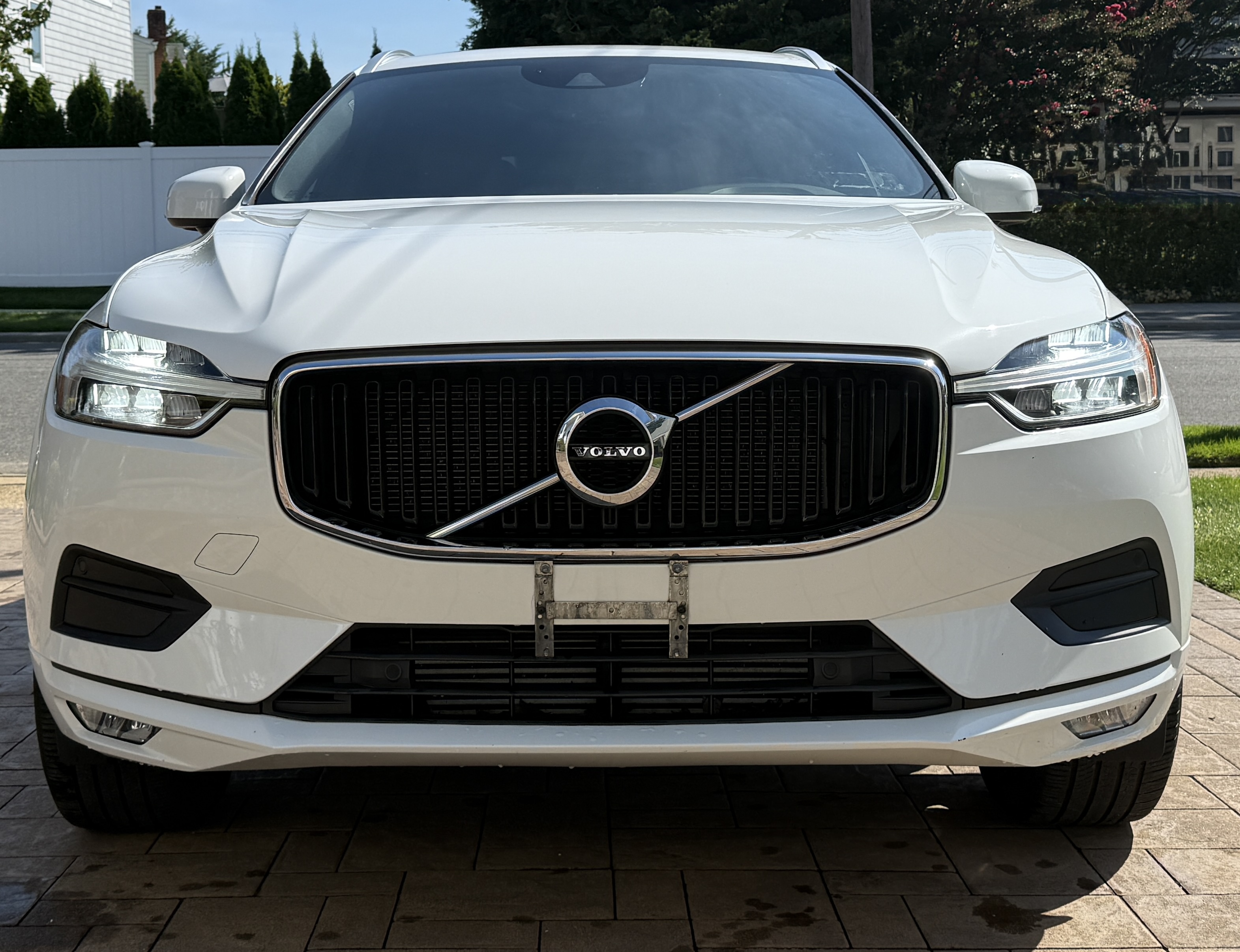 Used 2021 Volvo XC60 T5 Momentum w/ Protection Package AWD/4WD image 2