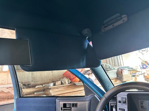 Used 1993 Chevrolet S10 Pickup 2WD Extended Cab image 2